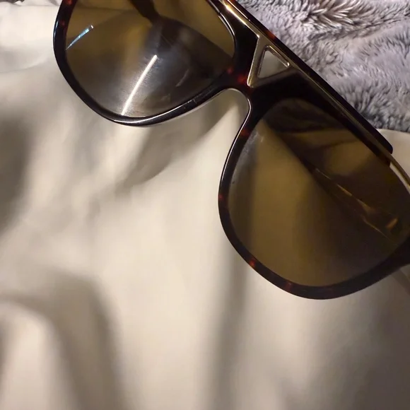 Louis Vuitton Brown Sunglasses - Picture 2 of 12